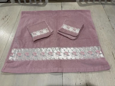 Juego de toallas de lujo para después del baño para mujer rosa satinado borde floral vintage EE. UU. 3 piezas Foto 1 de 4