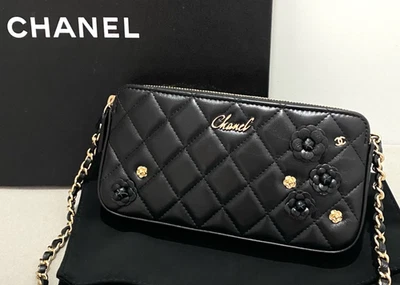 Bolsa de ombro CHANEL Camélia Woc corrente pele de cordeiro feminina tiracolo quase nova em folha - Imagem 1 de 4