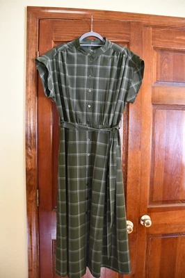 Vestido Tuckernuck Olive Calvin Klein a Cuadros Talla 12, 88% Poliéster, 12% Spandex Foto 1 de 4