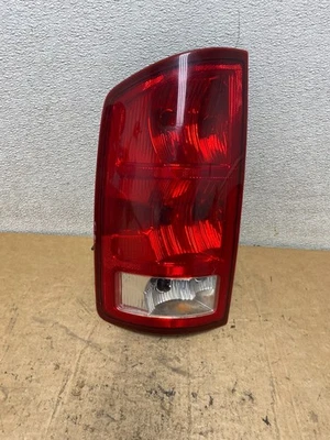 Левый задний фонарь со стороны водителя для Dodge Ram 1500 2002–2006 годов выпуска DEPO T3841 DW - Изображение 1 из 4