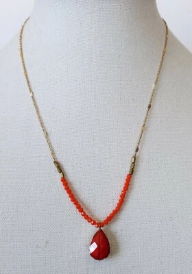 Colar pingente gota de lágrima contas facetadas acrílico coral corrente tom dourado PANACEA  - Imagem 1 de 4