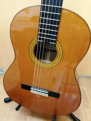 YAMAHA GC22C classical guitar - Image 1 of 4