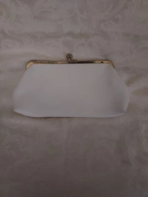 Vintage White Leather-like Medium Wolborg A-Line Clutch Purse Kisslock Closure - Image 1 of 4