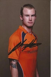 NETHERLANDS * ALEXEI KERVEZEE SIGNED 6x4 PORTRAIT PHOTO - Picture 1 of 1