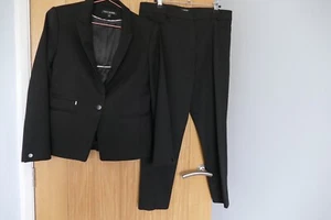 NWOT BLACK CAPRI TROUSER SUIT 2 PIECE SIZE 10/12 PETITE - Picture 1 of 9