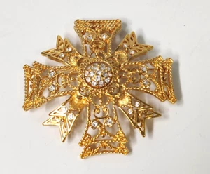 SIGNED KENNETH JAY LANE GOLDTONE MALTESE CROSS PENDANT BROOCH w ROTATING CENTER - Picture 1 of 5