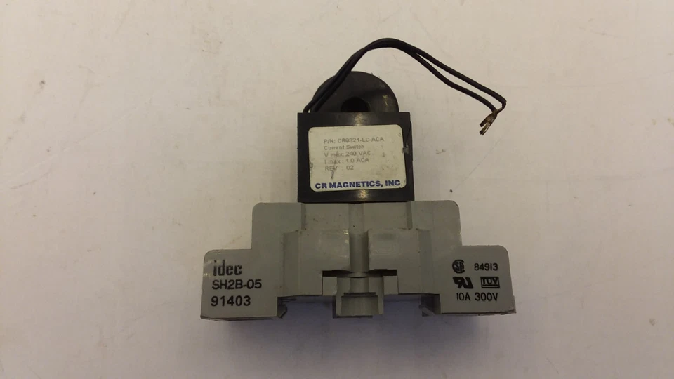 CR CR9321-LC-ACA CURRENT SWITCH/SENSOR 100AMP 240VAC MAX 50HZ-400KHZ W/ BASE - Image 1 of 4