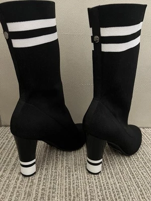 Meias Sam Edelman Circus listradas preto e branco meia panturrilha salto alto tamanho 7.5 - Imagem 1 de 4