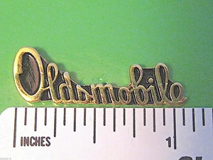 OLDSMOBILE SCRIPT - hat pin , hatpin , lapel pin , tie tac old style GIFT BOXED - Picture 1 of 5