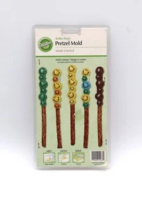 Wilton Candy Chocolate Smiley Faces Pretzel Mold 1 Design 6 Cavities NOS 2006 - Picture 1 of 3