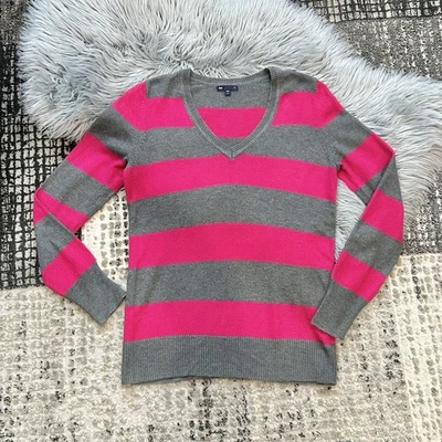 Suéter Gap Mujer Manga Larga Lujo Angora Cuello en V Rosa y Gris Rayas Talla Mediana Foto 1 de 3