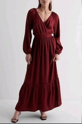 NUEVO SIN ETIQUETAS EXPRESS Vestido Pequeño Satén Floral Jacquard Cuello en V Niveles Maxi Vestido Granate Foto 1 de 4