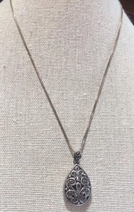 "Colgante en forma de lágrima de marcasita de plata de ley firmado por FAS Wms con cadena de 15,5""" - Imagen 1 de 3