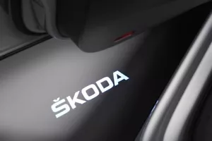 SET OF 2 NEW GENUINE SKODA LED LOGO LENS ENTRY LIGHTS 57A052133 57A052134 - Picture 1 of 8