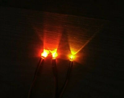 3x Flackerlicht Flacker Feuereffekt 3mm LED gelb orange rot brennendes Verkabelt - Bild 1 von 4