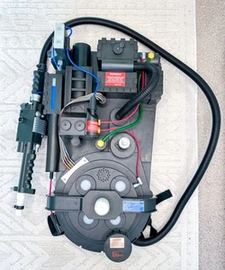 Ghostbusters Deluxe Prop Replica Proton Pack Light & Sound Spirit Halloween - Picture 1 of 11
