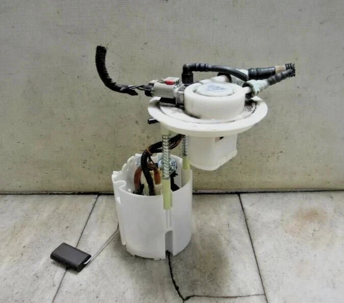 2013-2016 Dodge Dart 1.4L Fuel Pump Assembly - Imagem 1 de 2