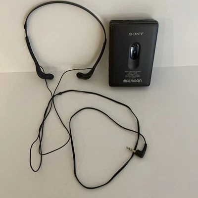 Sony Walkman WM-FX56 (radio funciona) (el casete no funciona) + auriculares MDR-W08 funcionan Foto 1 de 4