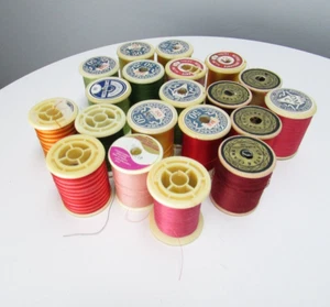 Nähgarn 20 Kunststoffspulen rot gelb rosa grün gold Vintage - Bild 1 von 3