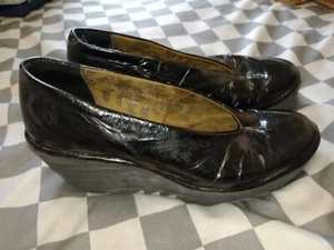 Fly London Ladies Black Leather Wedge Slip On Shoes Sz6 Rubber Heel Patent Leath - Picture 1 of 8