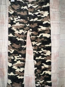 Boys Lounge Pants Small 6/7 Green Camo Camouflage Pajamas PJs Plush - Picture 1 of 2