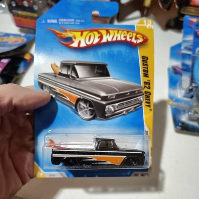 Camioneta pickup Chevy Hot Wheels Custom 62 con tabla de surf 2008 nuevos modelos 013/196 Foto 1 de 4