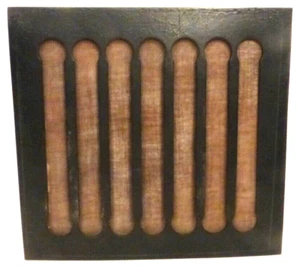 OBRA MAESTRA DE PRIMER AÑO de colección serie B parte: PARRILLA DE ALTAVOZ DE MADERA. 7 x 7 y 1/2" - Imagen 1 de 1