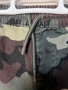 Levi's Boy's Medium (12-13 Year old) Drawstring Shorts  Slim Fit Camo Cotton - Picture 1 of 5