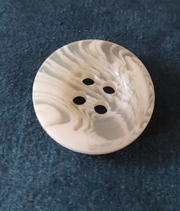 Alter Kunststoffknopf weiß 25 mm - Bild 1 von 2