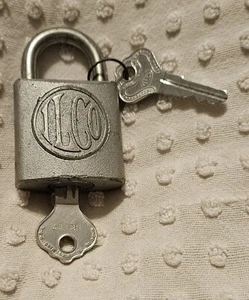 Vintage Ilco Padlock With Two Keys Made In USA - Picture 1 of 6
