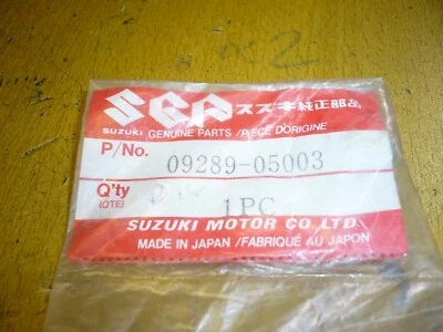 joint queue soupape suzuki 09289-05003 5.5X11X8.2 09289-05015  - Photo 1/2
