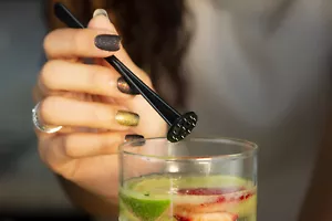 Swizzle Lemon Muddler for Cocktail and Ice Tea Drinks (Pack of 50) Black, 170mm - Picture 1 of 7