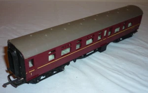 TRIANG OO GAUGE BR 9" COMPOSITE COACH M24001 R321 - Imagen 1 de 2