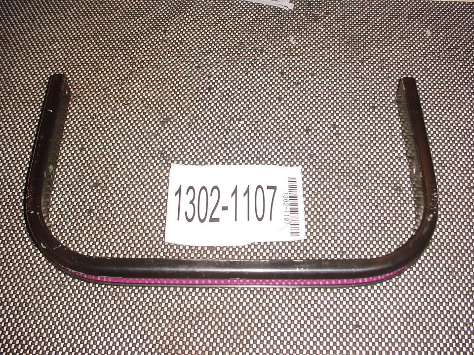 1995 Polaris XLT 580 Snowmobile Rear Bumper - Imagem 1 de 1