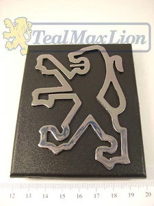 Ecusson (lion) de calandre Peugeot 504 camionnette Argentine (504 R17/R18/R48) - Bild 1 von 1