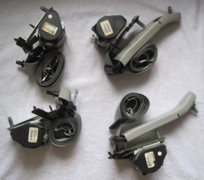 Cinturones de seguridad traseros Ford E-150 Econoline 4598 9C24-16611B68-BXXXXX Autoliv 6069136XX Foto 1 de 4