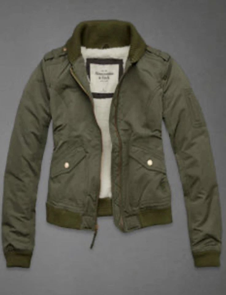 $220 Chaqueta de bombardero Abercrombie & Fitch Veronica M A&F Chaqueta de bombardero forrada de Sherpa Foto 1 de 4