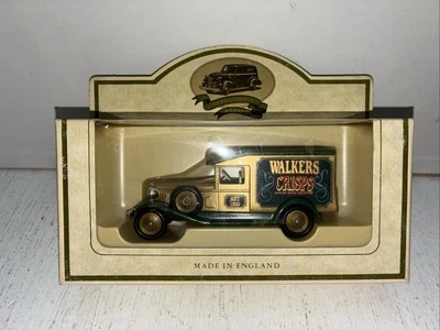 VINTAGE LLEDO DAYS GONE CLASSIC - WALKERS CRISPS 1933 GREEN/GOLD PACKARD NEW - Image 1 of 4