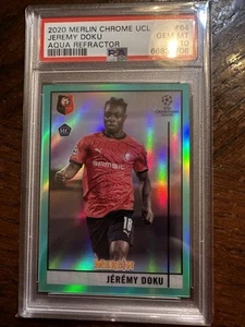 2020-21 Topps Merlin Chrome UCL Jeremy Doku Aqua rifrattore RC/199 PSA 10 2D - Foto 1 di 4