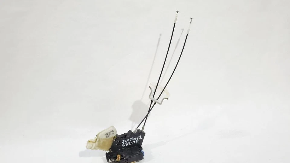 Atuador de trava de porta frontal esquerda fabricante de equipamento original 2003 Infiniti Q45 - Imagem 1 de 4