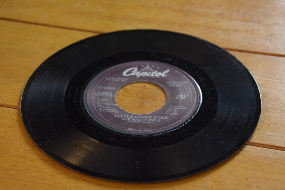THE LITTLE RIVER BAND "THE NIGHT OWLS" 45 RPM 7" RECORD CAPITOL [mr3-d41-48] - Image 1 of 4