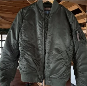 alpha industries bomberjacke damen Grösse M dunkelgrün - Bild 1 von 4