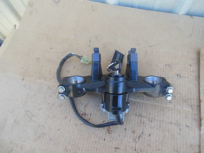 Interruptor de encendido triple árbol superior Kawasaki KLR650 2014 08-18 con llave Foto 1 de 4