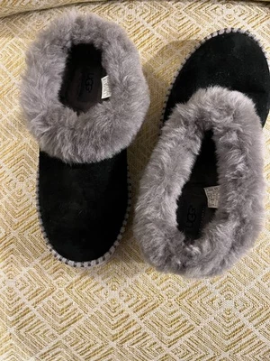 Ugg NEW Wrin Slippers Sz 8 Black Suede Sheepskin Booties Womens Slip On - Image 1 of 4