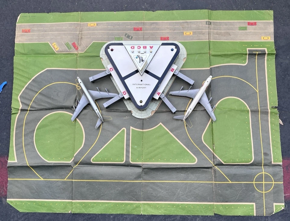 РЕДКИЙ винтажный игрушечный набор TOMY International Airport Airplaine коврик и 2 самолета Япония - Изображение 1 из 4