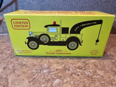 Camión grúa Ford ERTL Eastwood 1931 edición miembro segundo aniversario banco de monedas 1/25 Foto 1 de 4