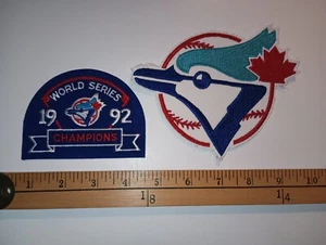 2 RARI STEMMI TORONTO BLUE JAYS BASEBALL WORLD SERIES 1992 PATCH - Foto 1 di 1