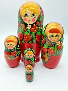Vintage Painted Strawberry Five Piece Wooden Nesting Dolls Superb Condition  - Picture 1 of 12