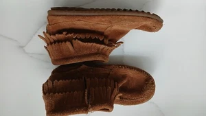 Minnetonka Mädchen Wildleder Fransen Stiefeletten - Größe 13 - braun - Bild 1 von 11
