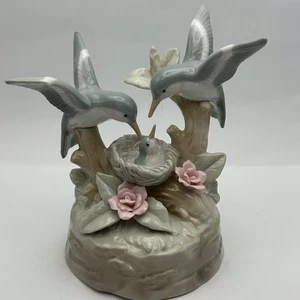 Vintage Porcelain Music Box Hummingbird Plays "Love Is A Many Splendid Thing" - Picture 1 of 8